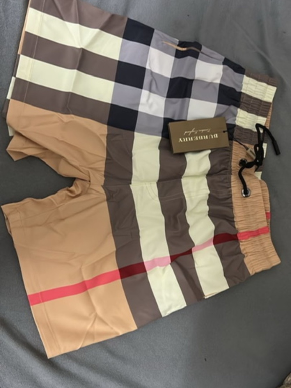Burberry shorts - Picture 3 of 3